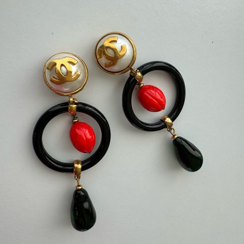 Chanel vintage ultra rare gripoix logo earrings